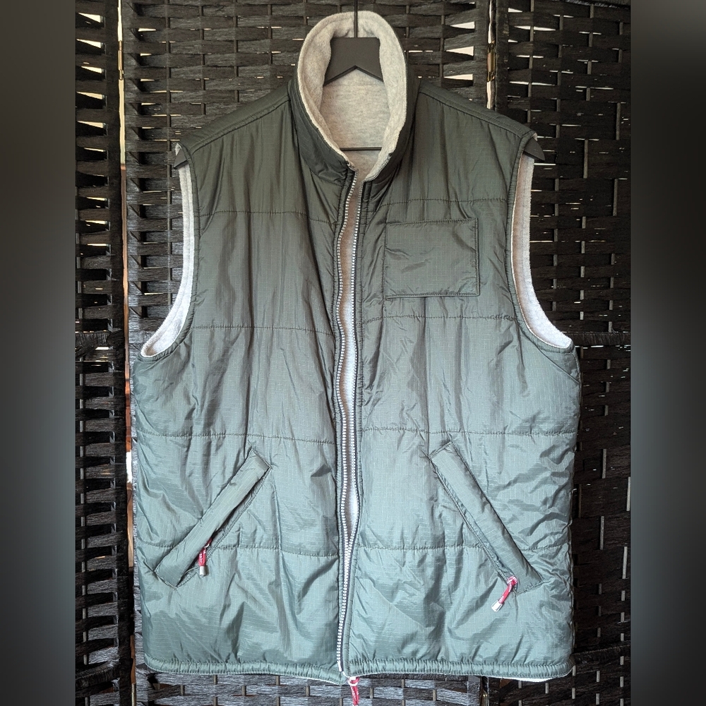 Quiksilver Quilted Puffer Vest Reversible Excellent Cond MED Outdoors Camping